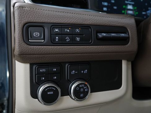 Used 2023 GMC Yukon Denali AWD/4WD image 28