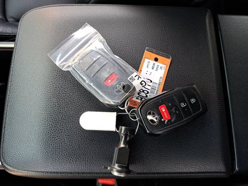 Used 2025 Toyota 4Runner SR5 AWD/4WD image 41