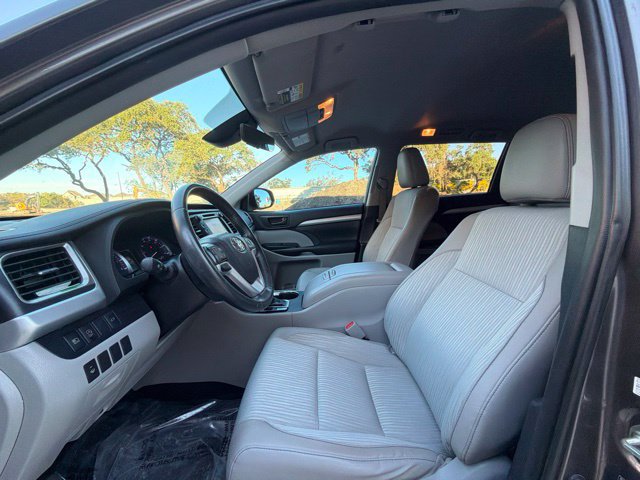 Used 2019 Toyota Highlander Plus FWD image 15