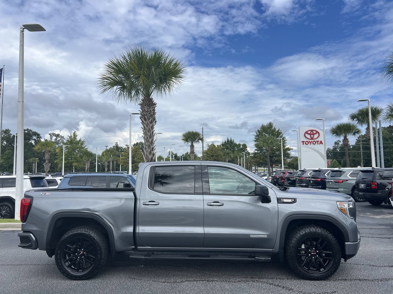 Used 2021 GMC Sierra 1500 Elevation w/ Preferred Package AWD/4WD image 11