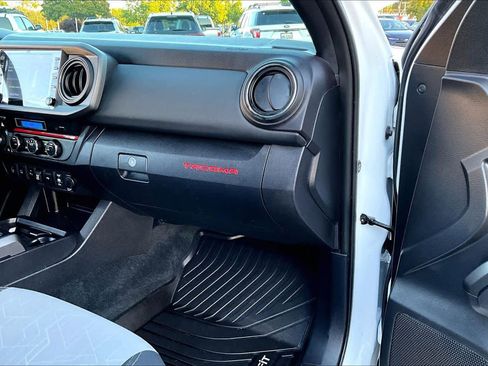 Certified 2023 Toyota Tacoma TRD Off-Road w/ Technology Package AWD/4WD image 18