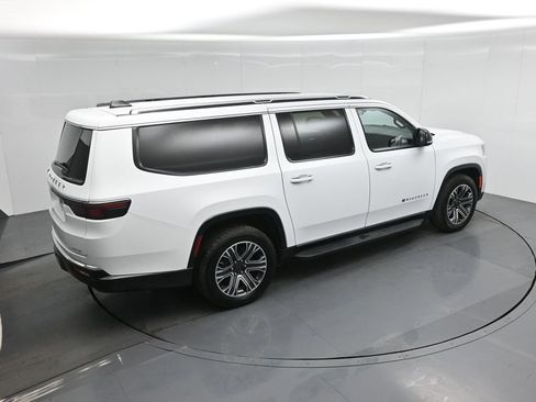 Used 2024 Jeep Wagoneer L Series II image 43