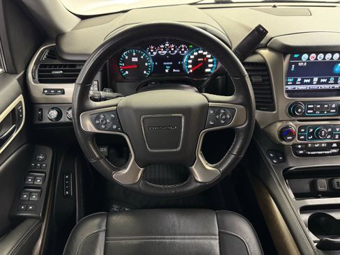Used 2018 GMC Yukon XL Denali image 17