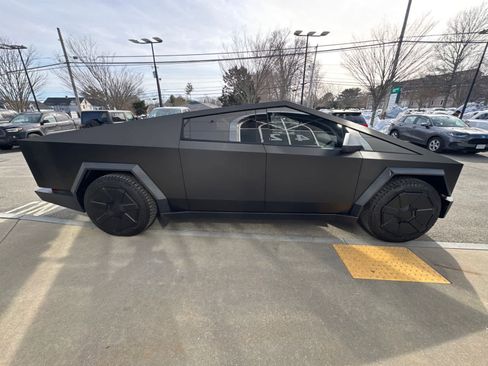 Used 2024 Tesla Cybertruck AWD Crew Cab image 7