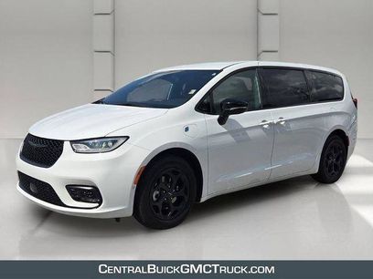 Used 2024 Chrysler Pacifica Limited
