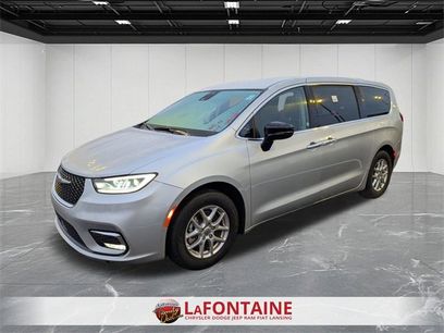 Used 2024 Chrysler Pacifica Touring-L