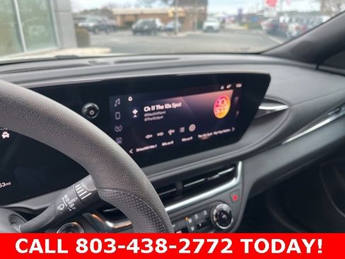 Used 2024 Buick Envista Preferred w/ Convenience II Package image 23