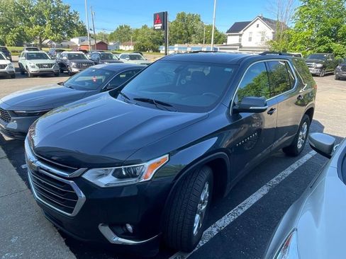Used 2020 Chevrolet Traverse LT w/ Driver Confidence II Package AWD/4WD image 2