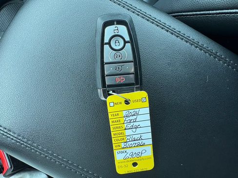 Used 2024 Ford Edge SEL w/ Convenience Package AWD/4WD image 18