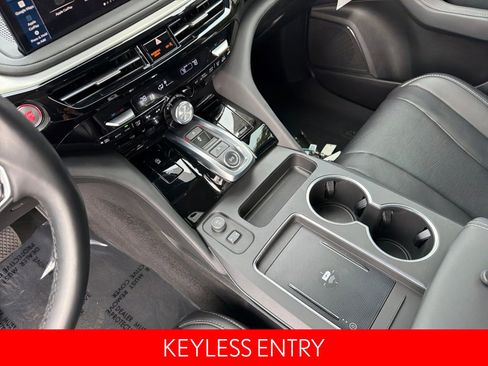 Used 2025 Acura MDX w/ Technology Package image 17