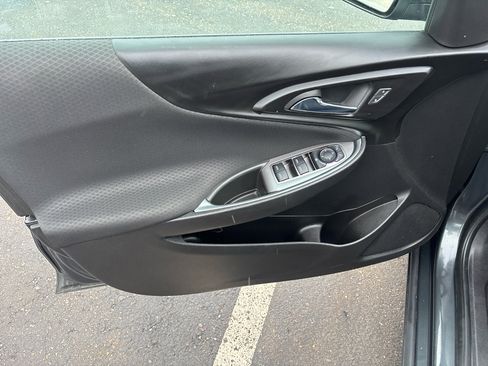 Used 2018 Chevrolet Malibu Hybrid image 9