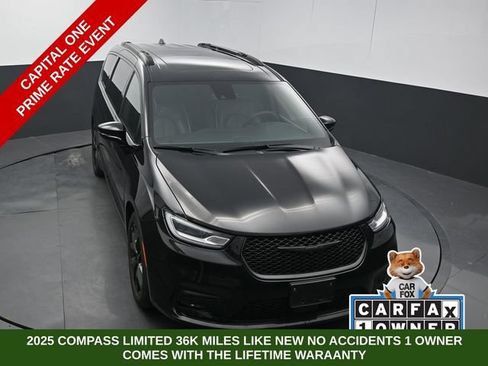 Used 2025 Chrysler Pacifica Limited FWD image 54