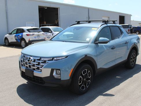 Used 2023 Hyundai Santa Cruz SEL w/ Activity Package FWD image 2