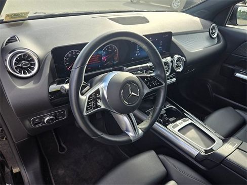Used 2025 Mercedes-Benz GLA 250 4MATIC image 9