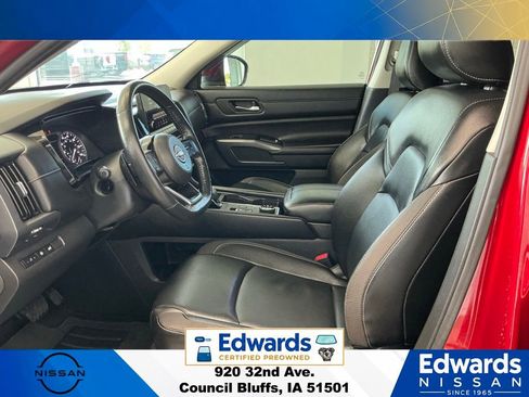 Used 2023 Nissan Pathfinder SL w/ Black Appearance Package AWD/4WD image 28
