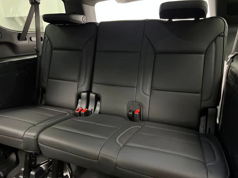 Used 2025 GMC Yukon XL Denali RWD image 39