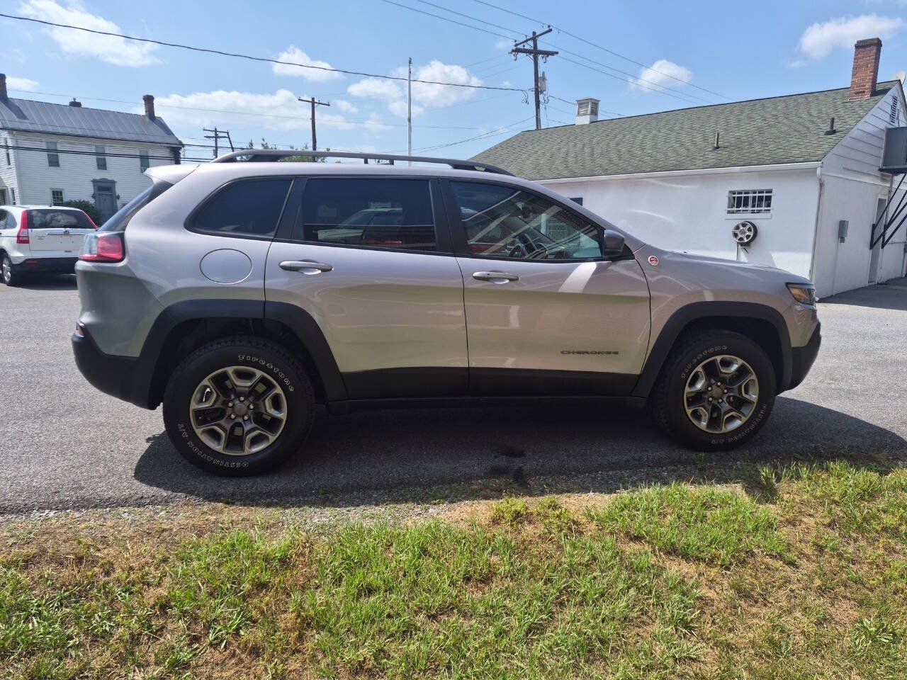 Used 2019 Jeep Cherokee Trailhawk AWD/4WD image 4