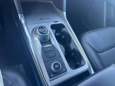 Used 2022 Ford Explorer Limited image 17