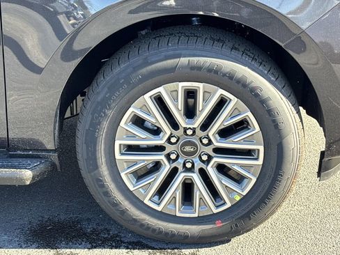 New 2026 Ford Expedition Max Platinum image 13