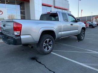 Used 2022 Toyota Tacoma SR video 3