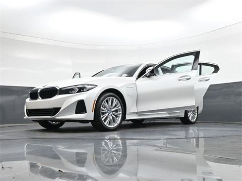 Used 2024 BMW 330e w/ Premium Package image 39