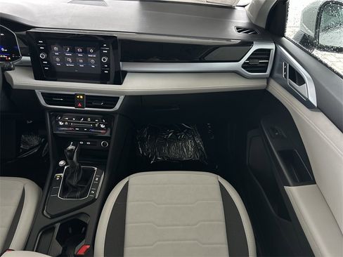 New 2026 Volkswagen Taos SE image 40