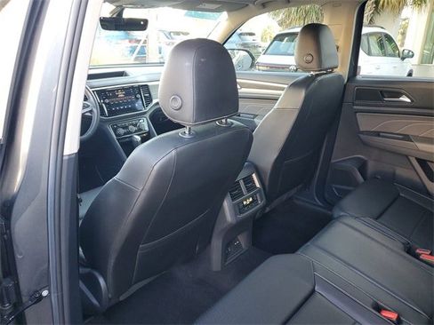 Certified 2023 Volkswagen Atlas SE w/ Black Wheel Package image 10