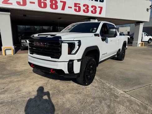 Used 2024 GMC Sierra 2500 AT4 w/ AT4 Preferred Package image 9
