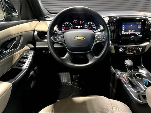 Used 2022 Chevrolet Traverse LS AWD/4WD image 8