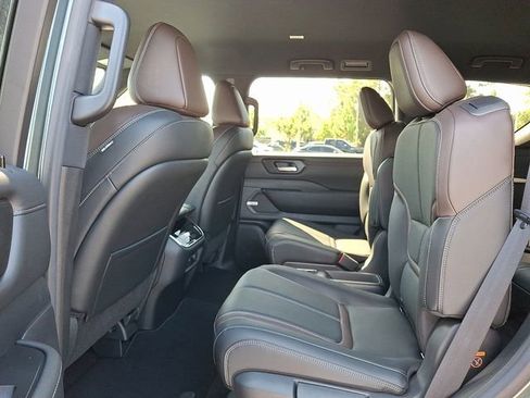 New 2026 Nissan Armada SL w/ Captain's Chari Seat Package image 9