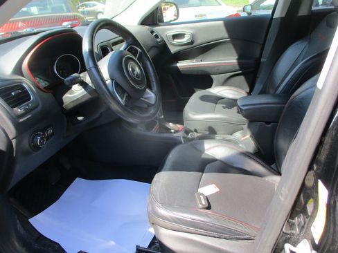 Used 2018 Jeep Compass Trailhawk w/ Leather Interior Group AWD/4WD image 13