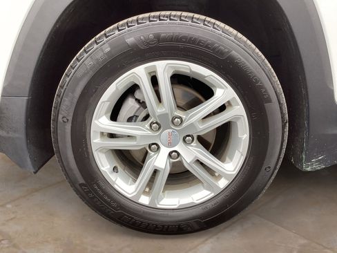 Used 2024 GMC Terrain SLE w/ LPO, Floor Liner Package image 30