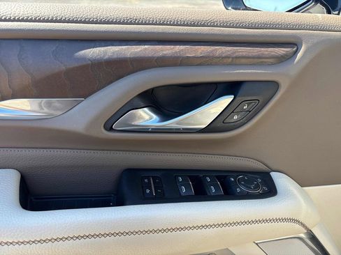 Used 2021 GMC Yukon Denali w/ Denali Premium Package AWD/4WD image 12