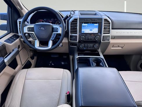 Used 2017 Ford F250 Lariat w/ Chrome Package image 22