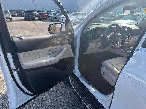 Certified 2022 Mercedes-Benz GLS 450 4MATIC image 11