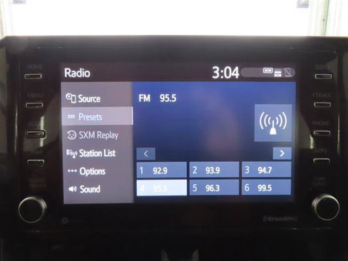 Used 2021 Toyota Corolla LE FWD image 24