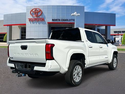 Used 2024 Toyota Tacoma SR5 w/ SR5 Upgrade Package AWD/4WD image 8