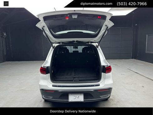 Used 2024 Mercedes-Benz EQB 300 4MATIC image 40