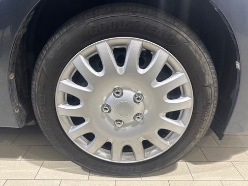 Used 2015 Toyota Corolla LE FWD image 3