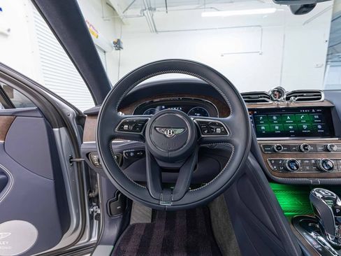 Used 2023 Bentley Bentayga AWD/4WD image 41