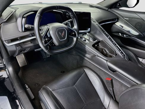 Used 2021 Chevrolet Corvette Stingray Coupe w/ Body-Color Dual Roof Package RWD image 9