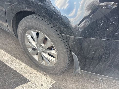 Used 2021 Kia Sedona LX image 8