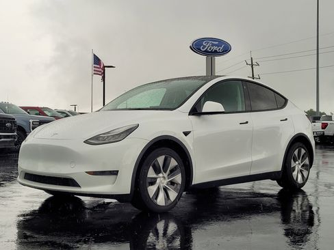 Used 2021 Tesla Model Y Long Range AWD/4WD image 8