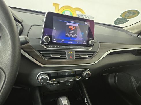 Used 2024 Nissan Altima 2.5 SV FWD image 21
