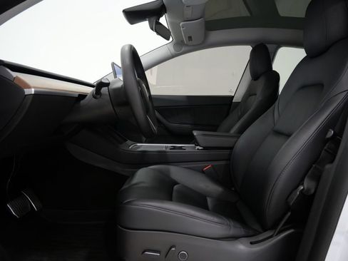 Used 2021 Tesla Model Y Long Range AWD/4WD image 13