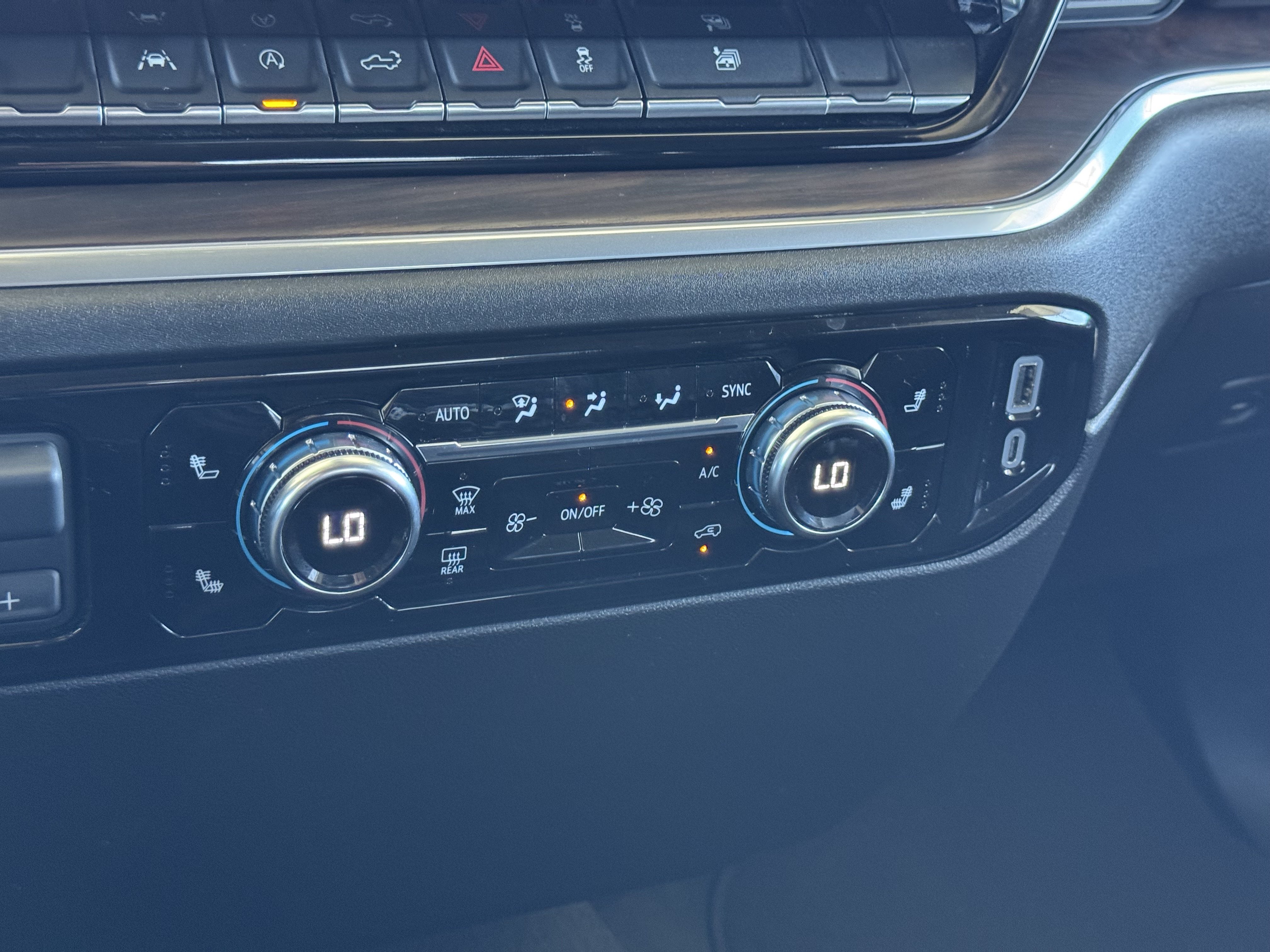 Certified 2025 GMC Sierra 1500 SLT AWD/4WD image 29