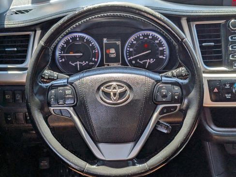 Used 2017 Toyota Highlander Limited image 15