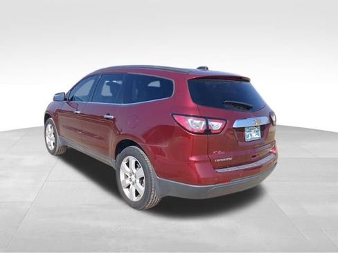 Used 2017 Chevrolet Traverse LT w/ Style and Technology Package FWD image 5