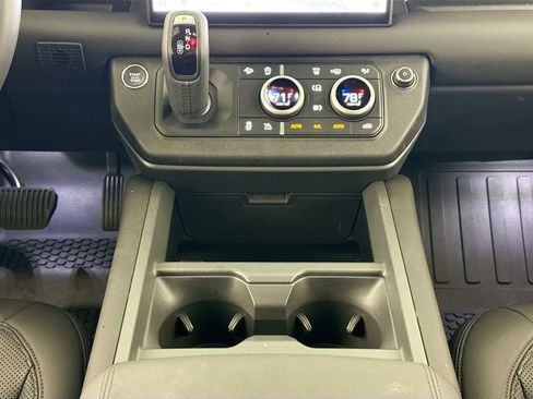 Used 2025 Land Rover Defender 110 X-Dynamic SE image 12