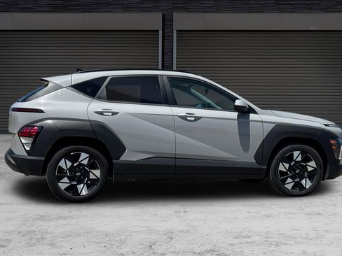Used 2025 Hyundai Kona SEL FWD image 3